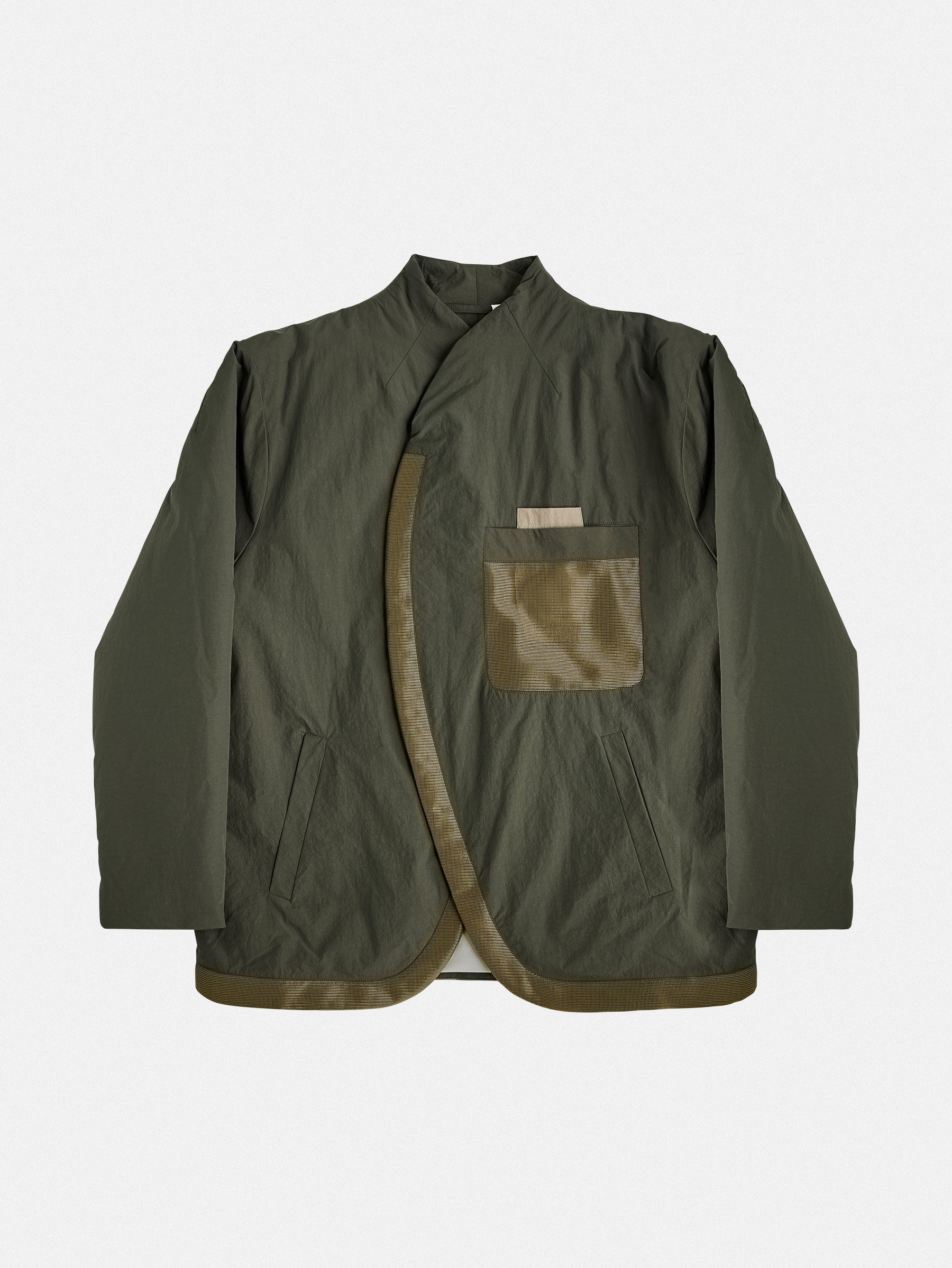 A collarless puffer jacket with structured darting for a precise fit. Mesh details on the pocket and hem add a contemporary edge, while hidden closures and contrast chest pockets enhance its minimalist aesthetic.
Outer: 100% Recycled Polyamide
Lining: 100% Recycled Polyester (GRS-certified)
Fill: 60% Recycled PET, 40% Polyamide – high-performance insulation
Details: 100% Recycled Cotton tape accents
Bottom: Wide-leg pleated trousers with a tailored waistband and sculpted hem darts.
Fabric: 64% Cotton,