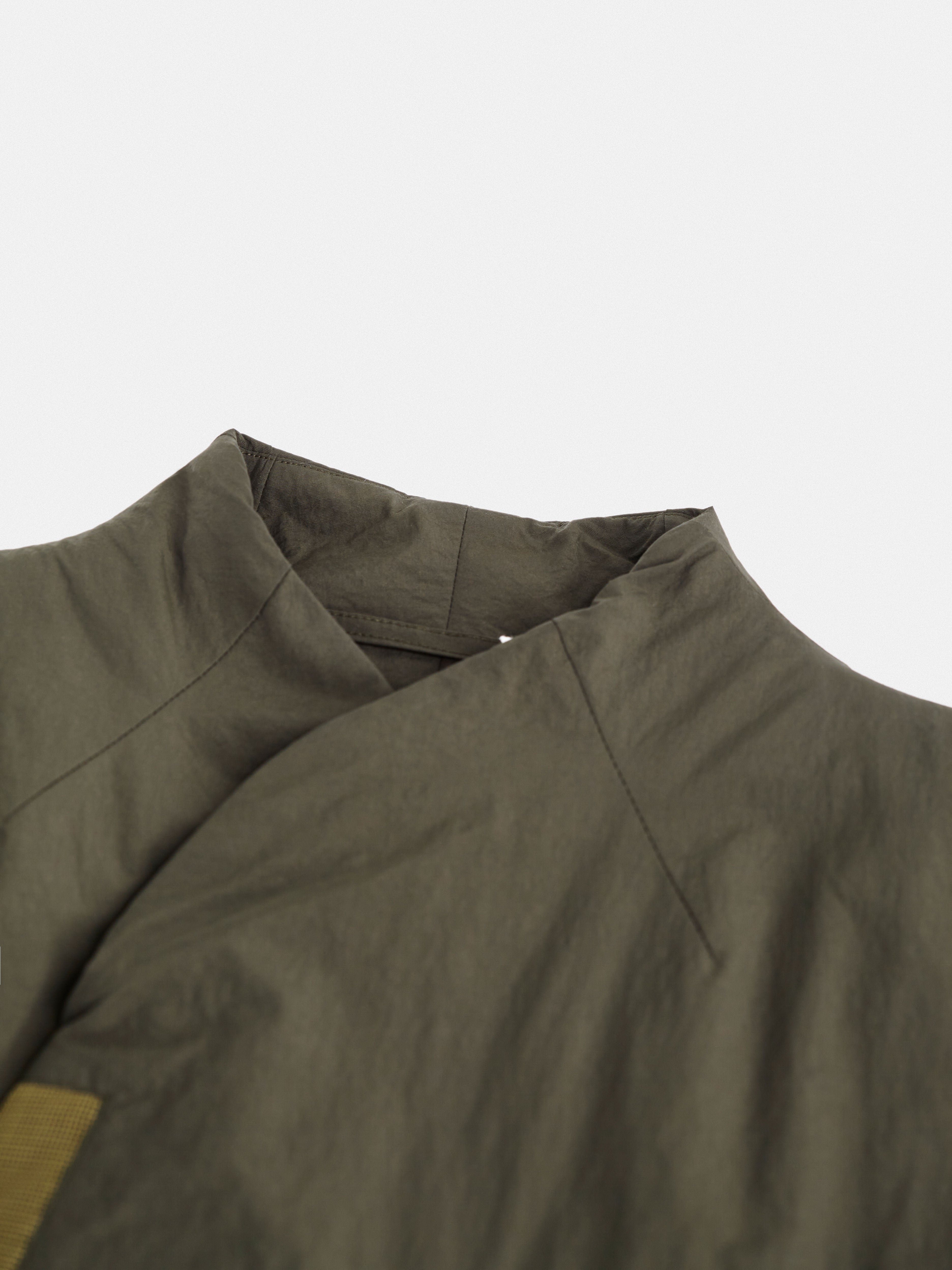 darted collar construction of the puffer jacket